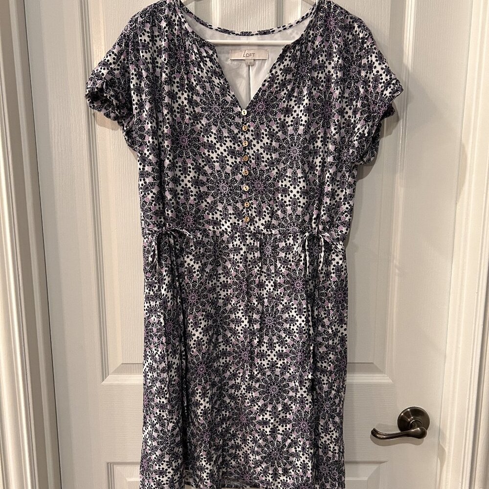 Loft, Floral Medallion Tie Waist Dress; size M